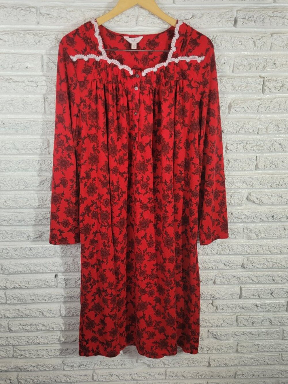 Secret Treasures Women Plus 2X Red Floral Nightgown Long Sleeve Lace Trim FLO17E